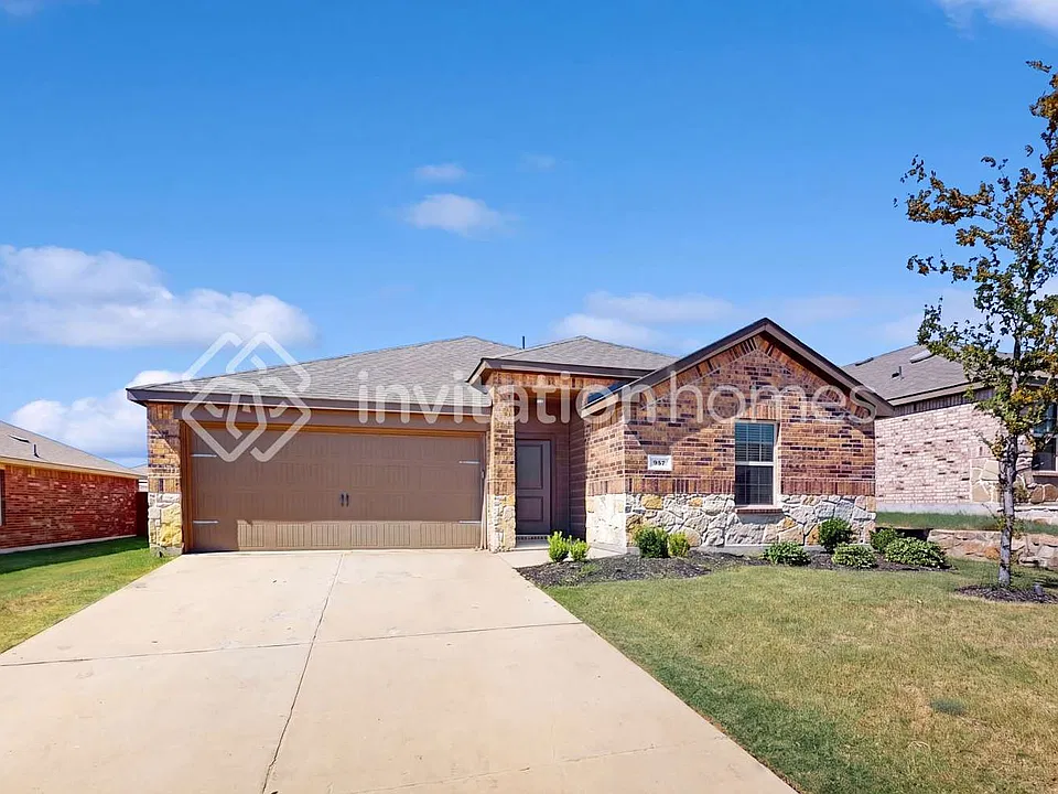 957 English Dr