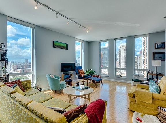 2nd image of 1250 S Michigan Ave APT 2107