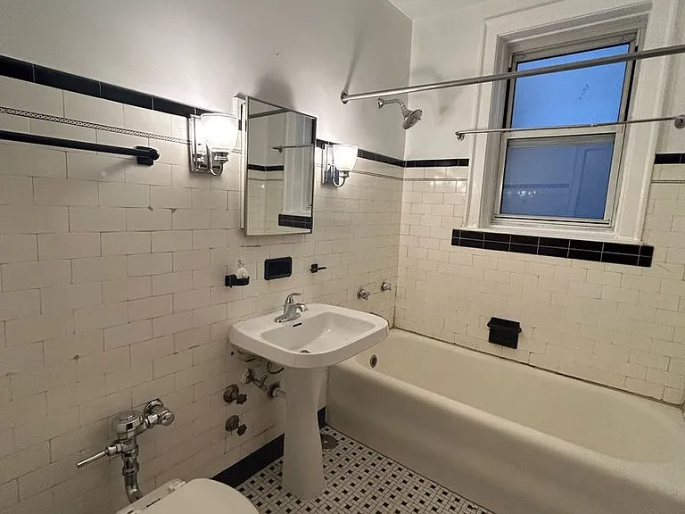 4515 Wolcott — Photo 11