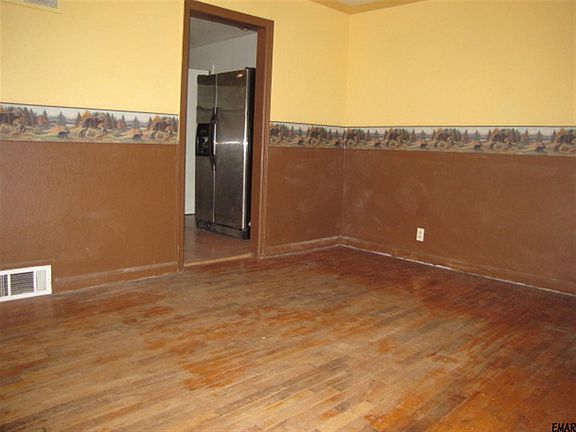 4th image of 2229 E Cypress Ave