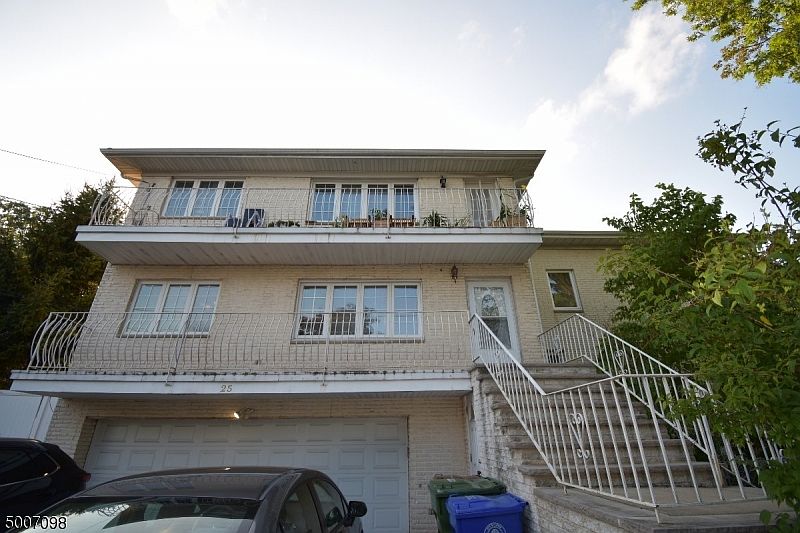 2nd image of 514 Clinton St