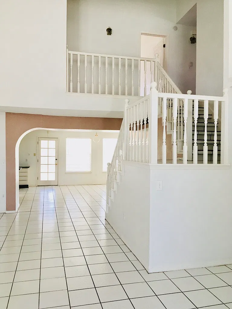 4 bed, 2.5 bath, 2307 sqft, $2,500 — Photo 2