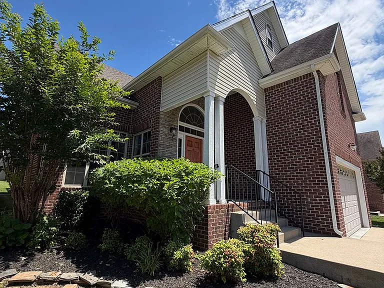 266 Turnberry Cir — Photo 2