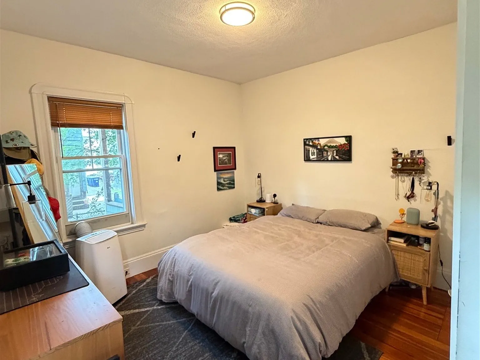 2 bed, 950 sqft, $3,300 — Photo 2