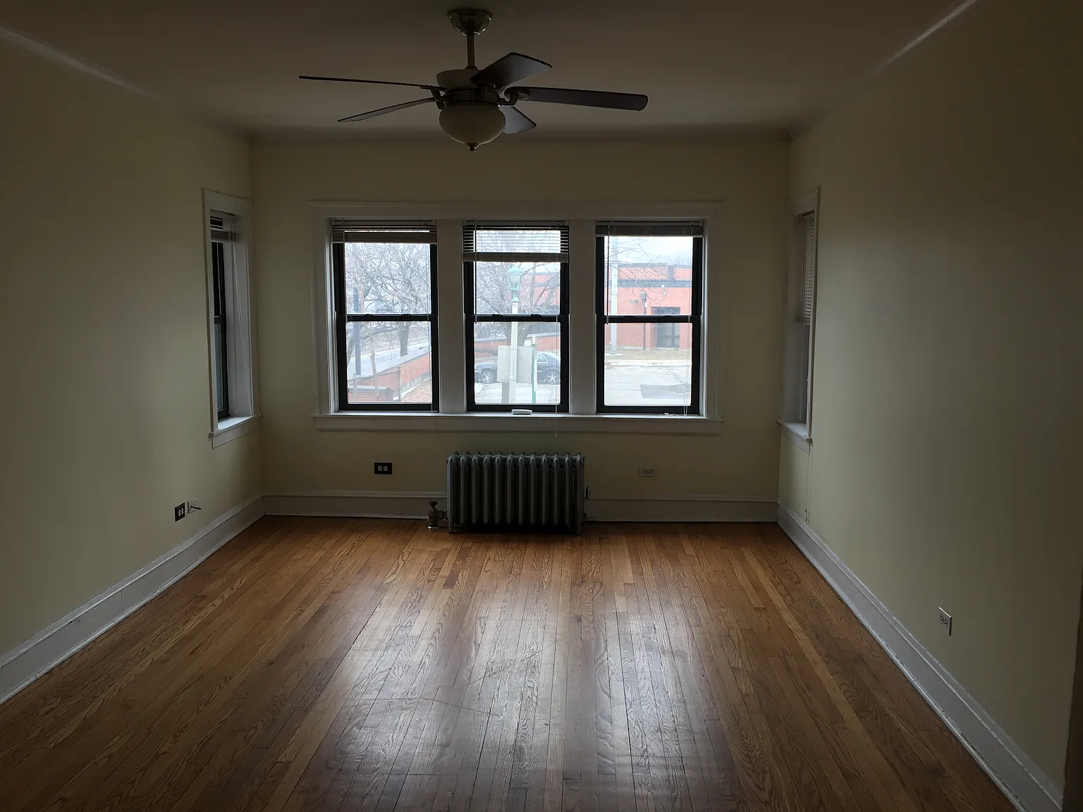 906 S Elmwood Ave — Photo 3