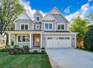 121 Arthur Ave, Clarendon Hills, IL 60514