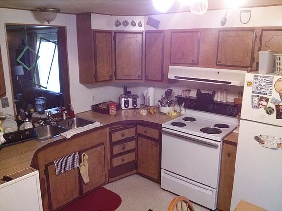 Eat-in kitchen, pantry storage