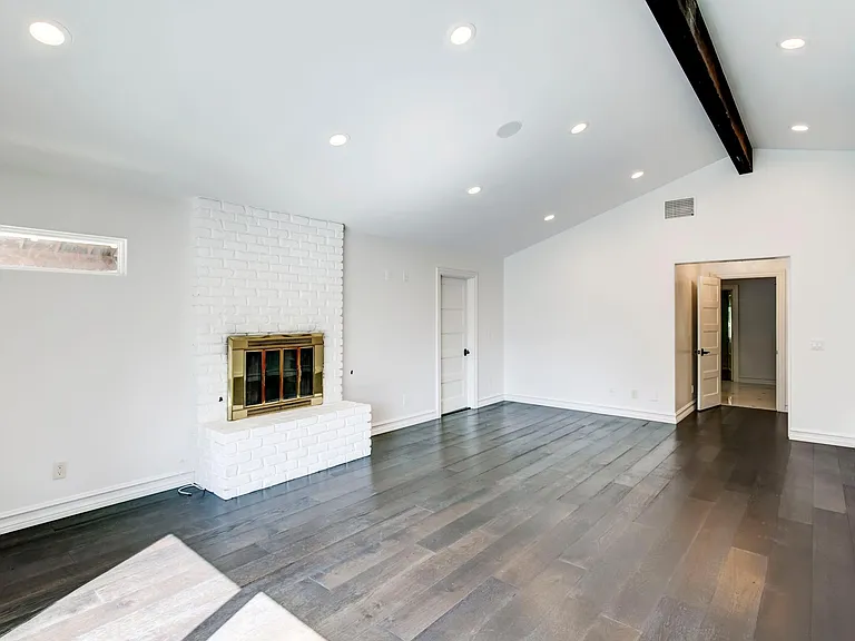 1710 Country Club Dr — Photo 27