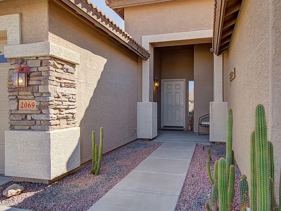 2nd image of 2069 W Sunshine Butte Dr