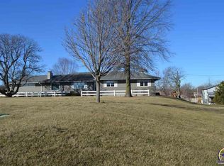 1821 SW Auburn Rd, Topeka, KS 66615