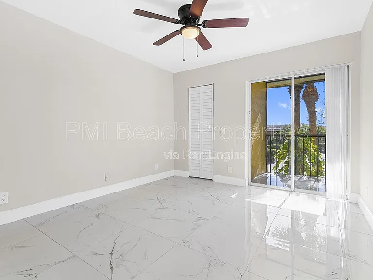 712 Meadows Cir — Photo 8