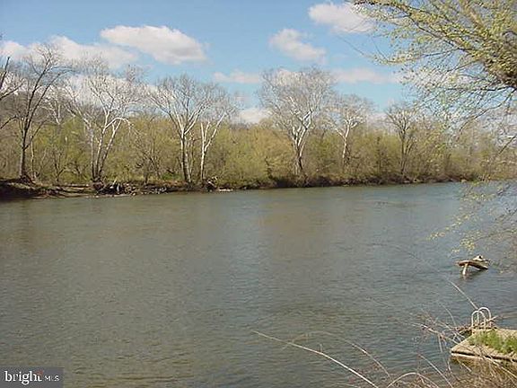 2nd image of 2465 Lockes Mill Rd