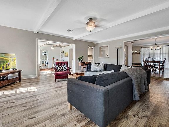 5th image of 225 Gary Dr