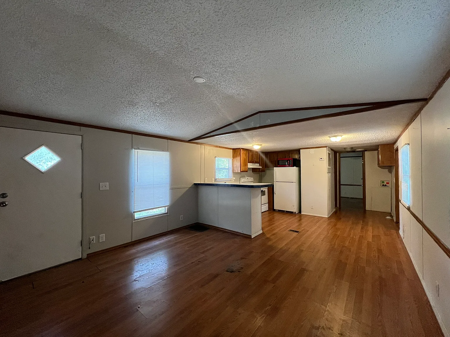 2 bed, 672 sqft, $1,400 — Photo 3