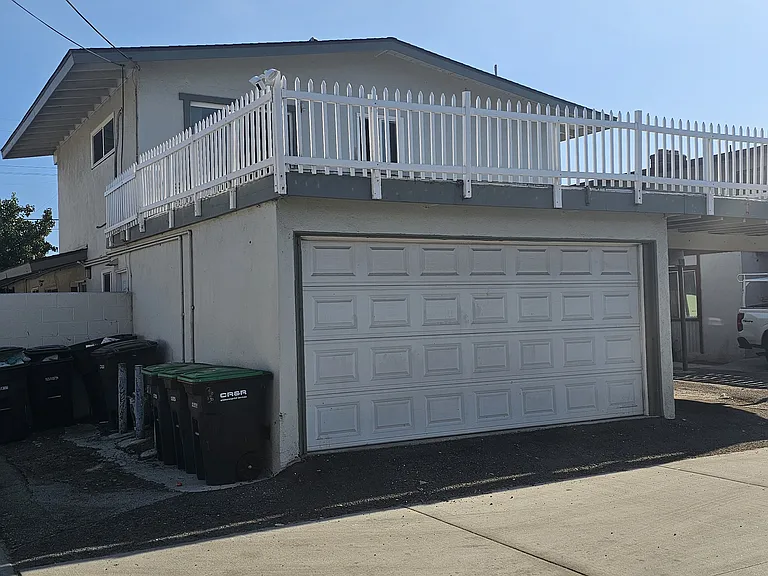 652 Center St #C — Photo 1