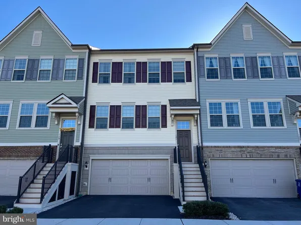 121 Locks Farm Ln, Downingtown, PA 19335