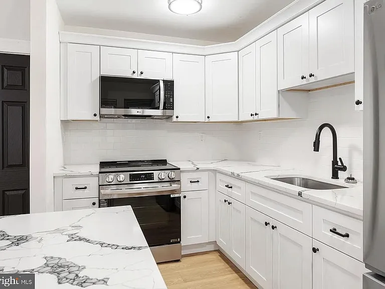 1118 Brown St #318 — Photo 15