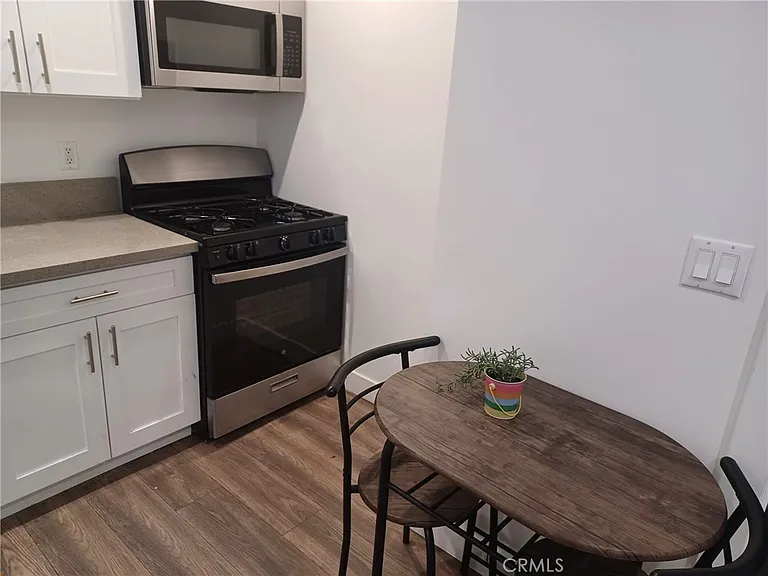 24019 Sylvan St #ADU — Photo 11
