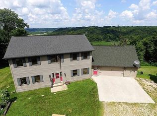 35741 Noble Rd, Colesburg, IA 52035