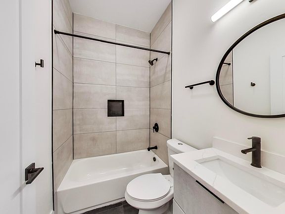 5th image of 2551 W Hirsch St #1C