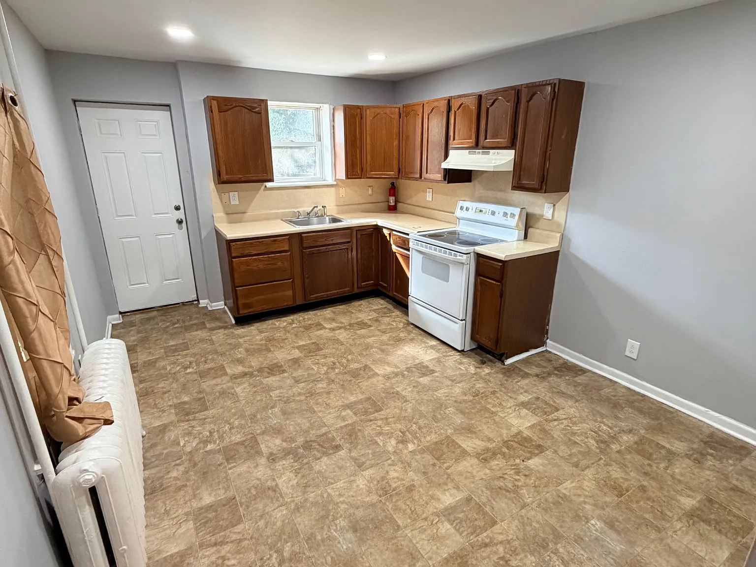 4 bed, 1578 sqft, $1,895 — Photo 3
