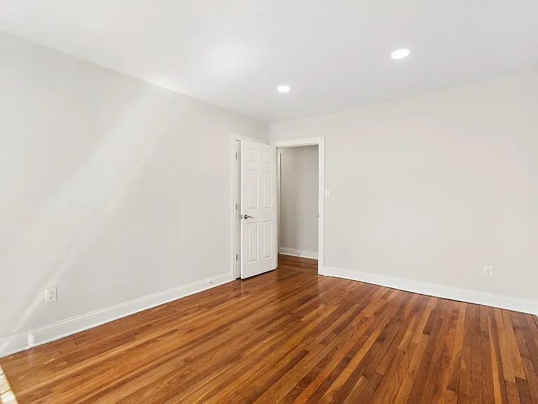 Ridge Gardens Apartments — Photo 10
