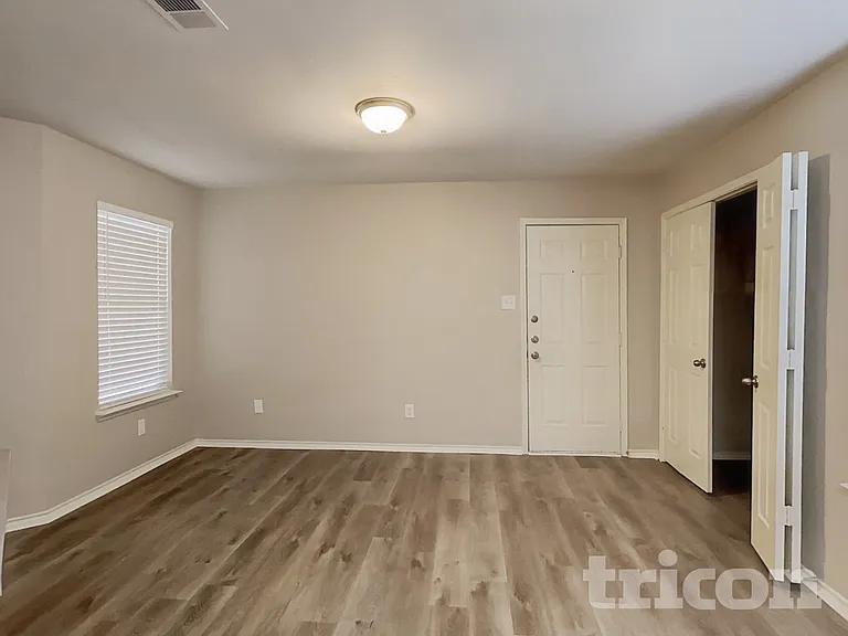 1110 Wayne Ave — Photo 4