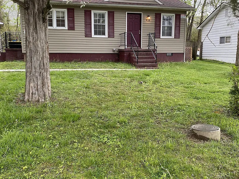 928 Vivian Ave — Photo 1