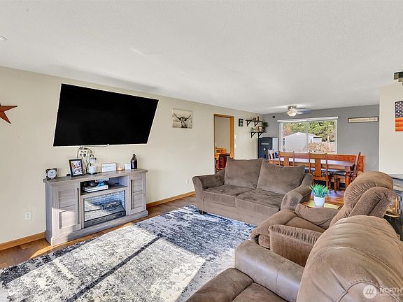 2nd image of 505 N Hubbard Avenue