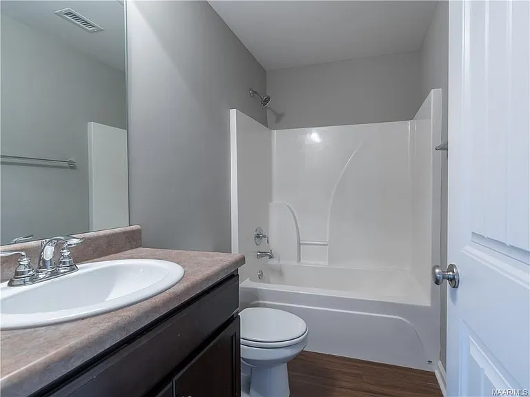 6320 Burbank Crossing Loop — Photo 9