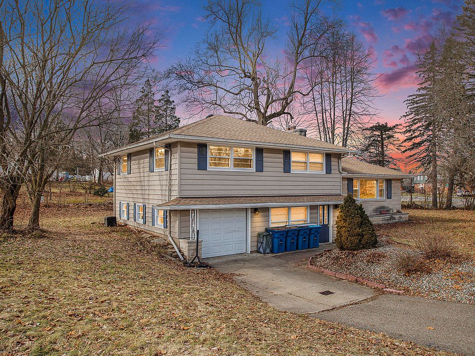 1st image of 202 Leland Dr S