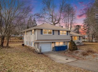 202 Leland Dr S, Battle Creek, MI