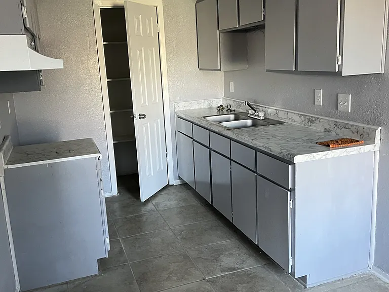 909 W Main St — Photo 13