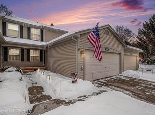 3157 Megan Dr, Waterford, MI 48328