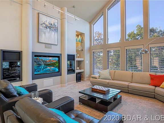 3rd image of 685 Grand View Dr