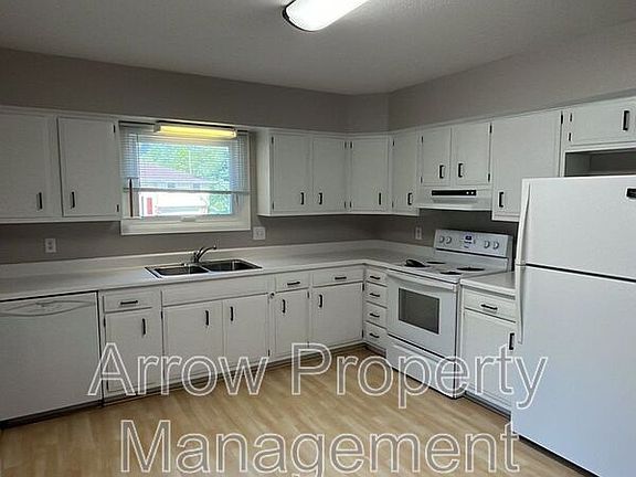 4th image of 1925 Manor Ct