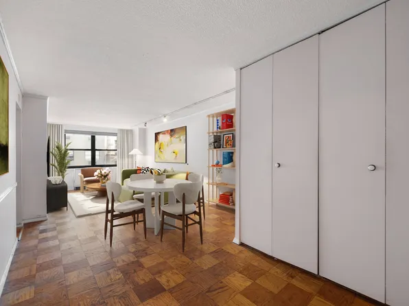 200 East 24th Street image 2 of 5