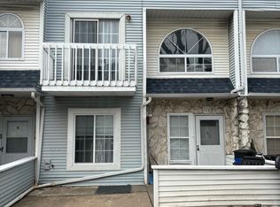 42 Country Dr E, Staten Island, NY 10314