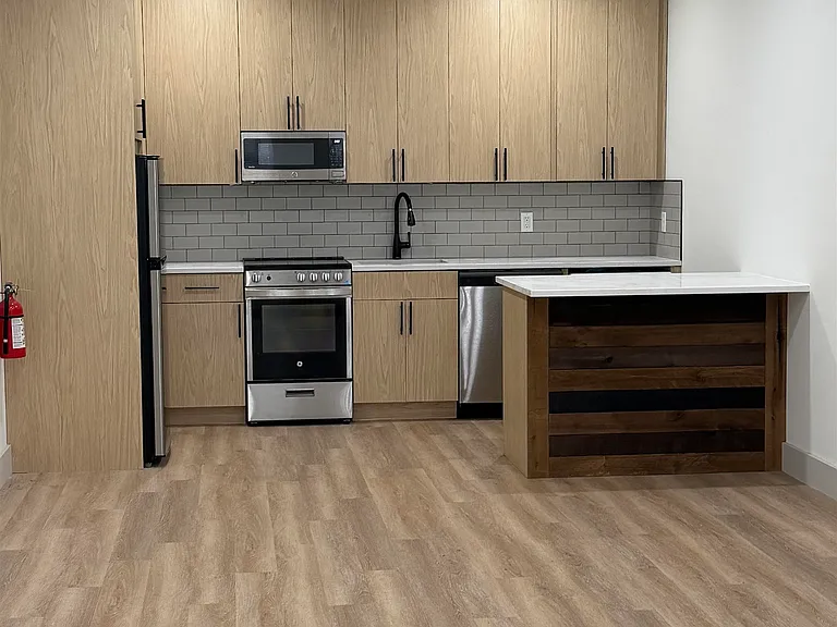 114 Main St #101 — Photo 2