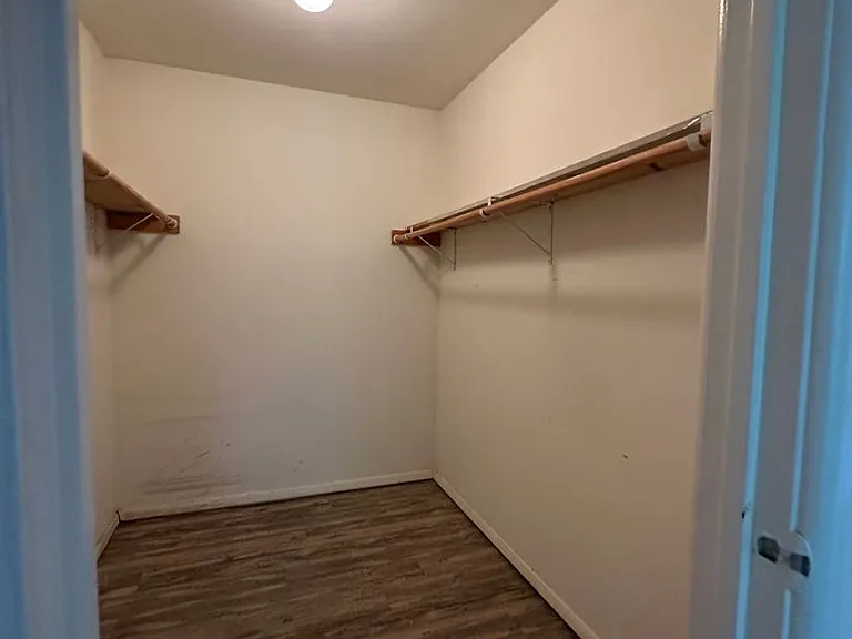 University Park Apartments near Cornell University — Photo 556