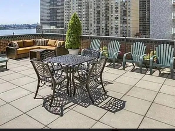 305 East 40th Street image 13 of 14