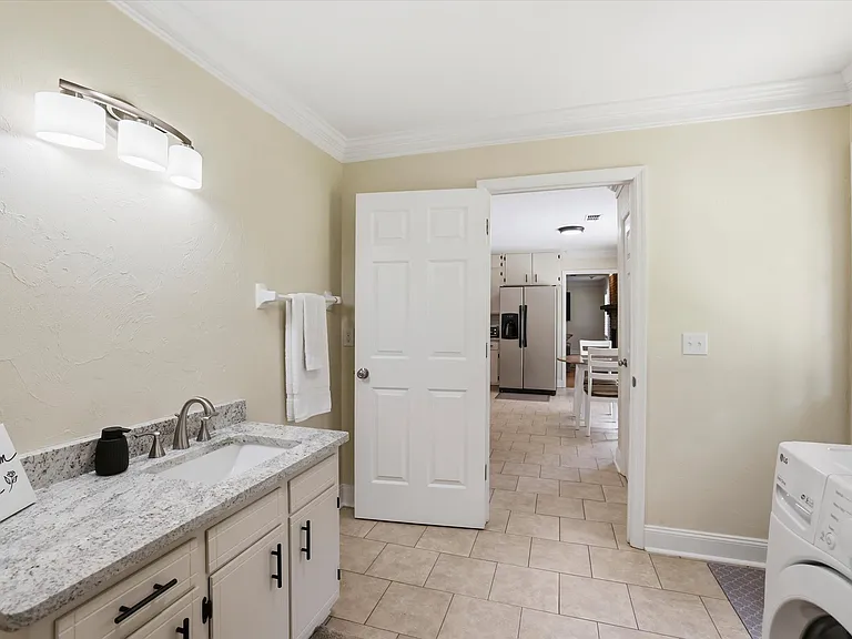 3456 Mahoney Dr — Photo 38