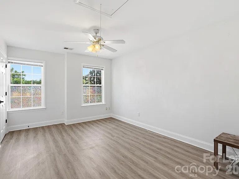 512 Bearbrook Ln — Photo 22