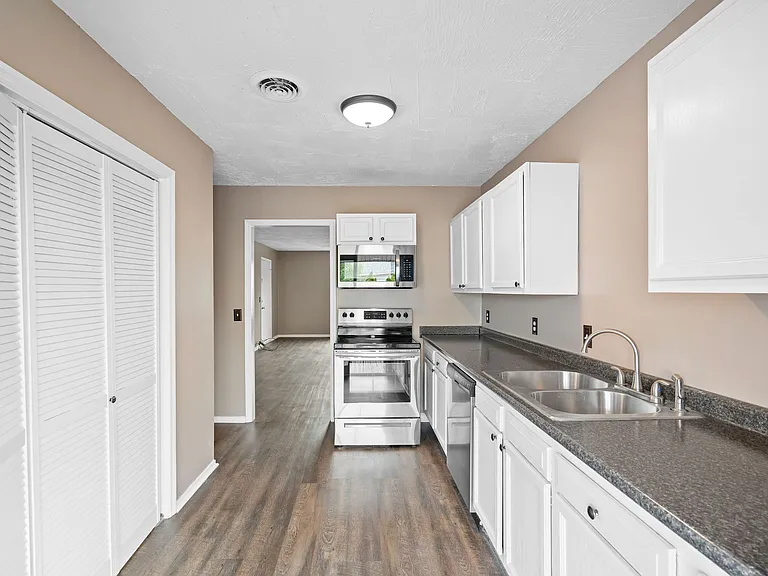 7305 Weston Way — Photo 10