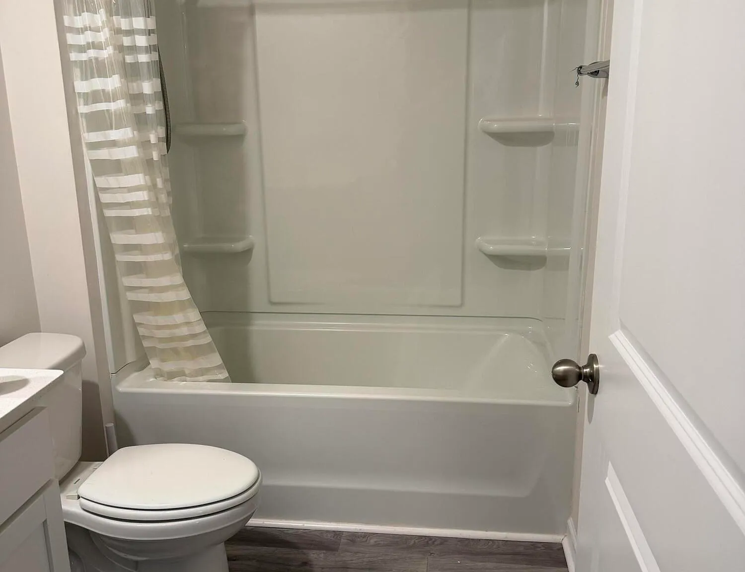 5 bed, 3.0 bath, 2511 sqft, $2,400 — Photo 3