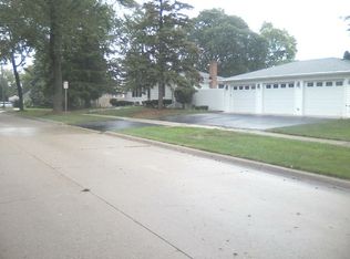 265 E Taylor Rd, Lombard, IL 60148