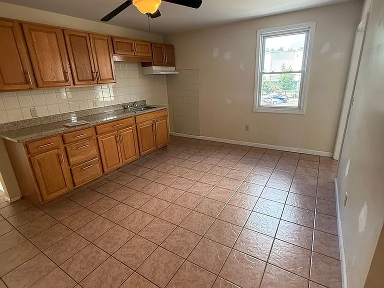 1015 Main St — Photo 1