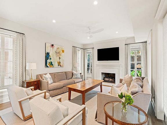 2nd image of 4 Gateway Walk