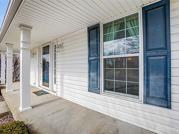 4th image of 2219 Clearbrook Ct
