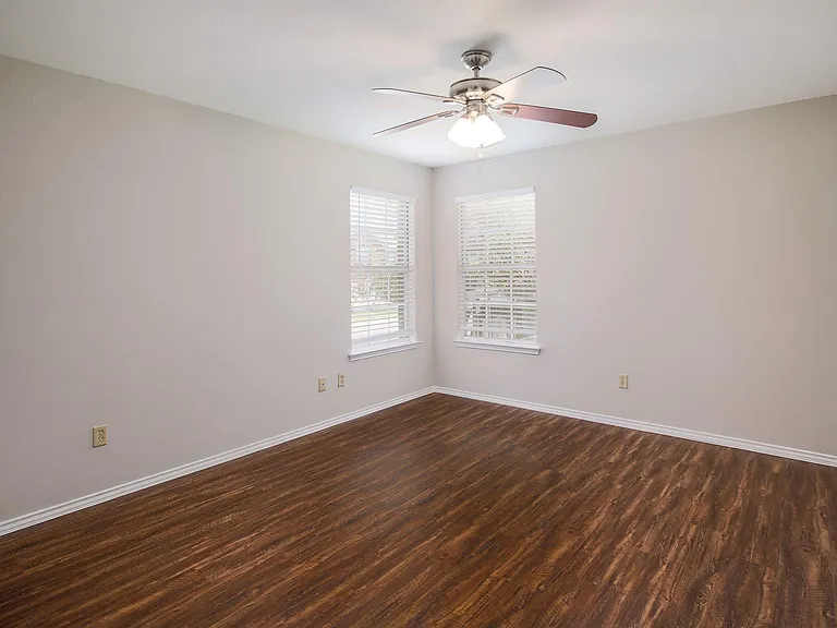 1806 Oakmont Ln — Photo 16